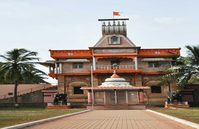 Dandelappa Temple, Uttara Kannada (Karwar), Karnataka - Vushii.com Dandelappa Temple, Uttara Kannada (Karwar), Karnataka - Vushii.com